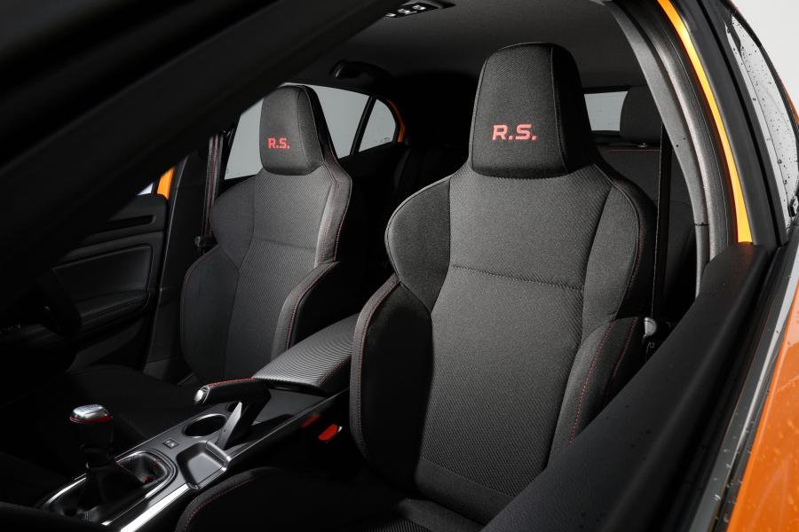 Интерьер Renault Megane R.S. Cup Chassis 2018 года  (AU) (фото 20 из 40)